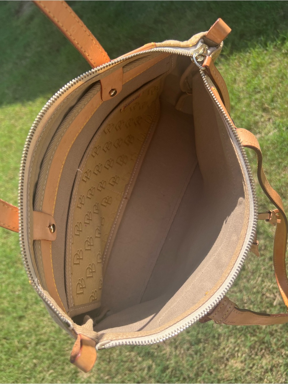 Dooney & Bourke DB Tassel Zip Top Tote Sand Tan Canvas Saddle
Tan Leather - Picture 10 of 14